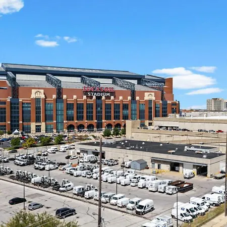 Indy Stadium Villa 711 L